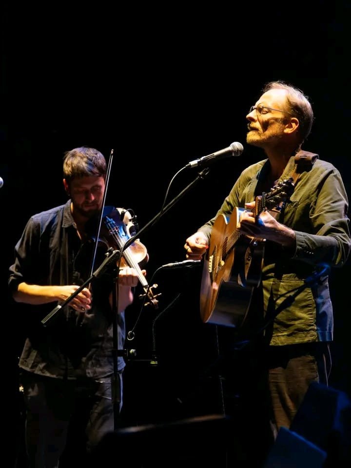 Guitarist and fiddle player performing at the Orvieto Irish Fleadh Festival 2026